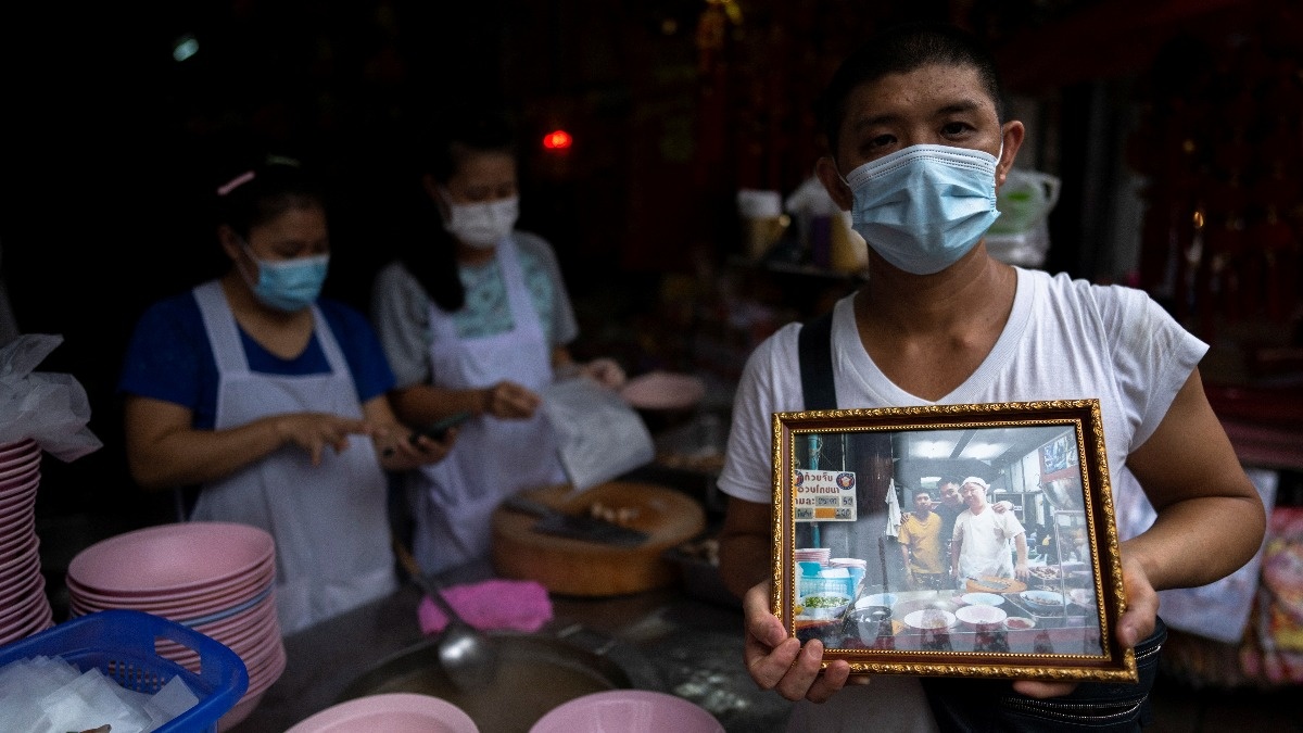 COVID deaths rock Bangkok’s popular street-food stalls